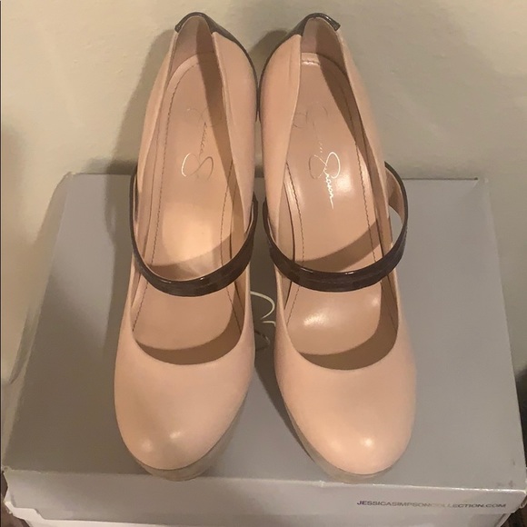 Pumps - Picture 2 of 3